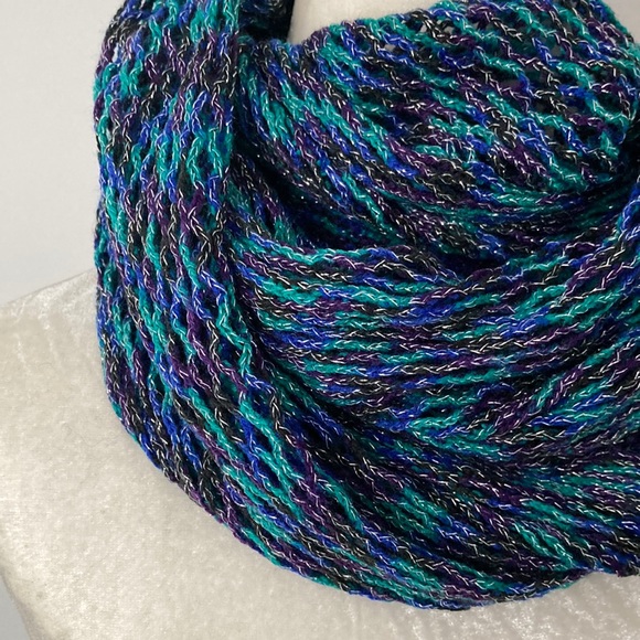 Steve Madden Mini Fishnet Infinity Scarf - Picture 4 of 7